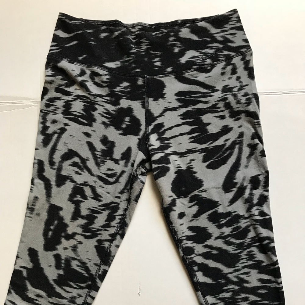 Nike Dry Fit Blk/Grey Capris